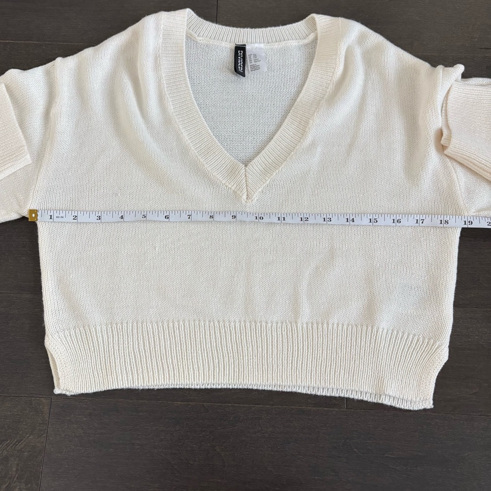 H&M Beige/White Long Sleeve Cropped Sweater V-Neck Size XXS Valentines Day - Picture 7 of 10